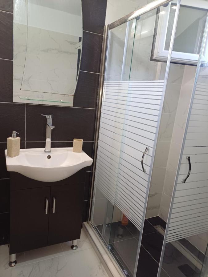 G.Tzanis Luxury Apartments 파르가 외부 사진